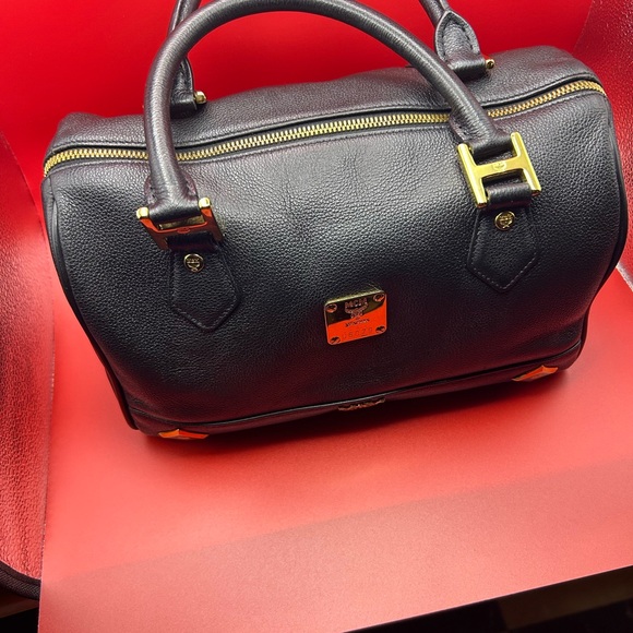 MCM Black Leather Duffel with Gold Details - Picture 4 of 16